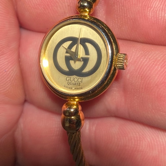 Vintage GUCCI 2047L Women's Cable Bangle Bracelet Watch  Face Gold Logo. - Picture 4 of 10